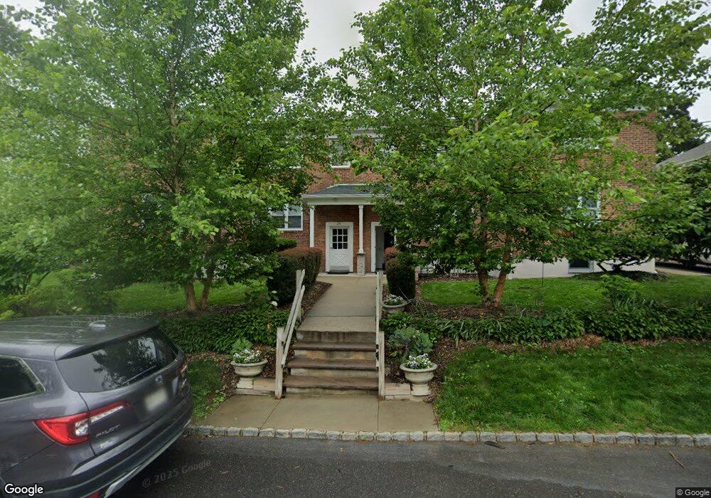 28 Linden St unit 1, Great Neck, NY 11021 - photo 1