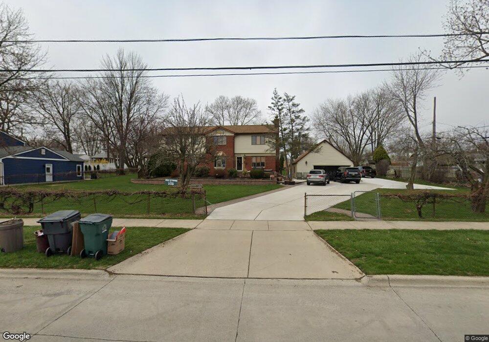 931 N Selfridge Blvd, Clawson, MI 48017 - photo 1