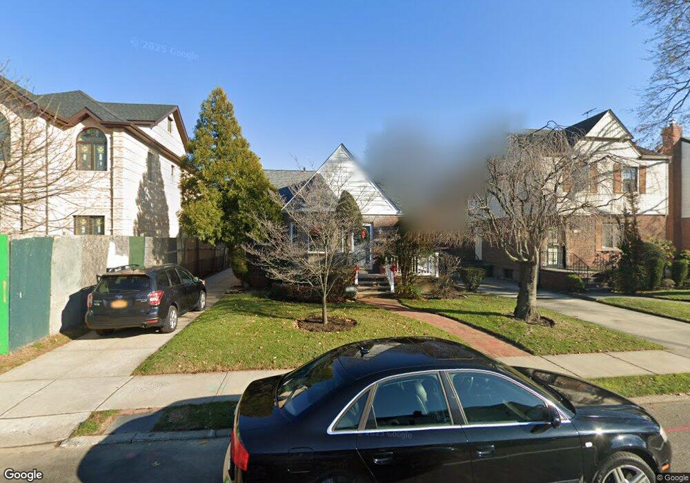 7507 173rd St, Fresh Meadows, NY 11366 - photo 1