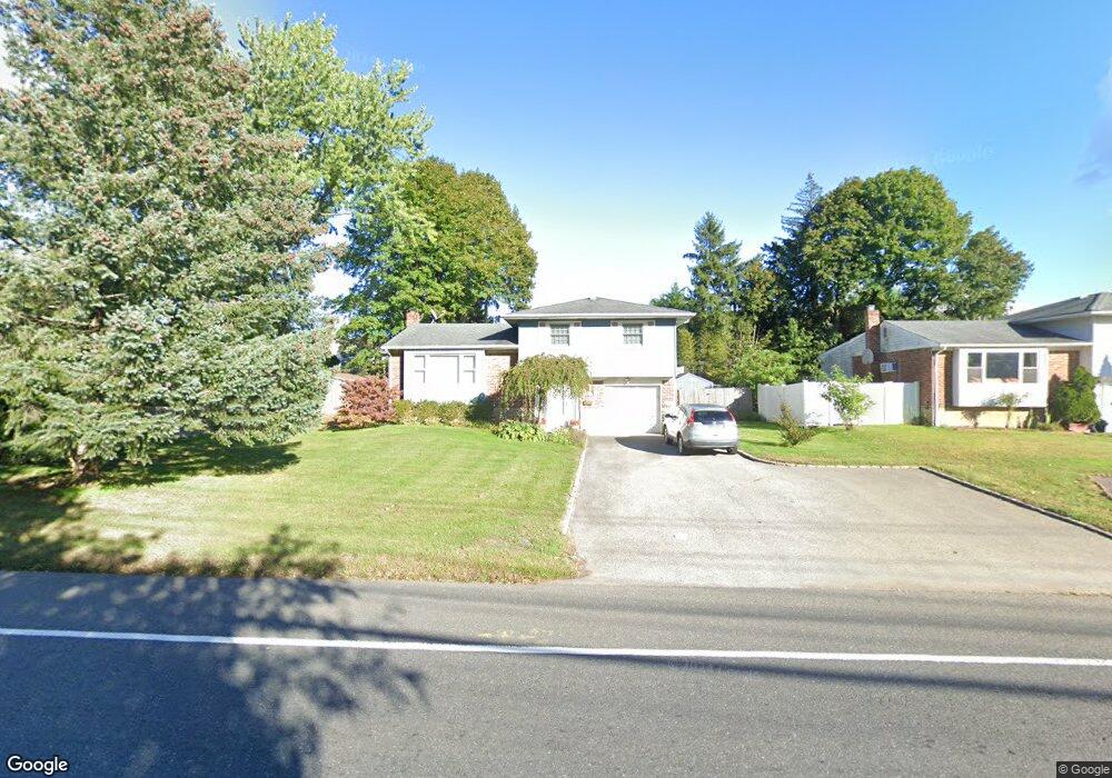 376 Townline Rd, ComMacK, NY 11725 - photo 1