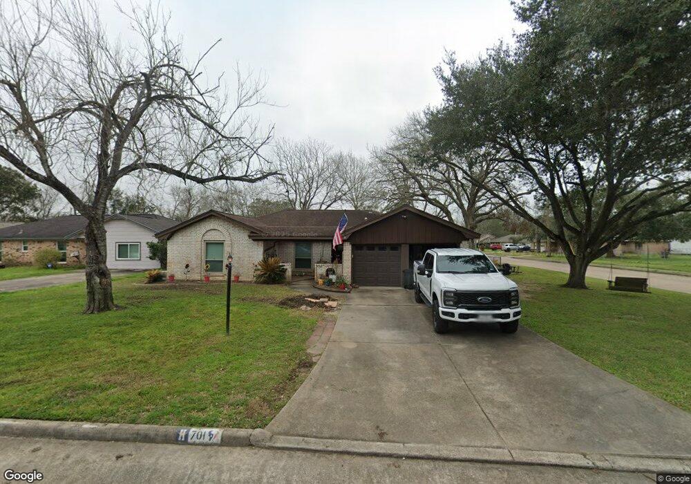 701 N Fairview Cir, Alvin, TX 77511 - photo 1