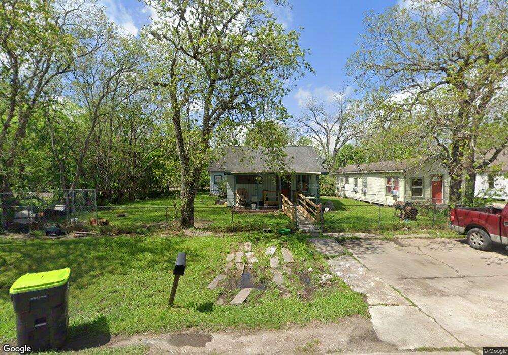 2720 Avenue K, Bay City, TX 77414 - photo 1