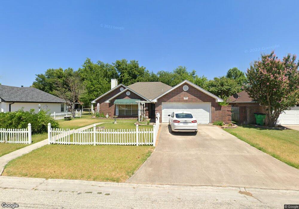 1016 Oxford Dr, Gainesville, TX 76240 - photo 1