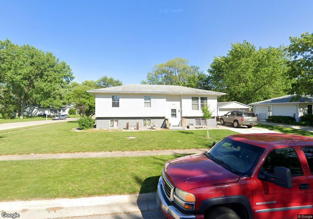 1345 Edgewood Dr, Waterloo, IA 50701 - photo 1