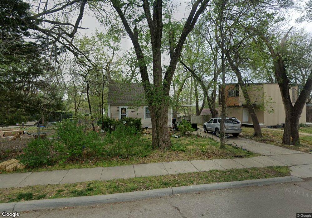 640 SW Oakley Ave, Topeka, KS 66606 - photo 1