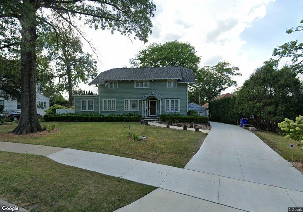 353 Forest Dr SE, Cedar Rapids, IA 52403 - photo 1