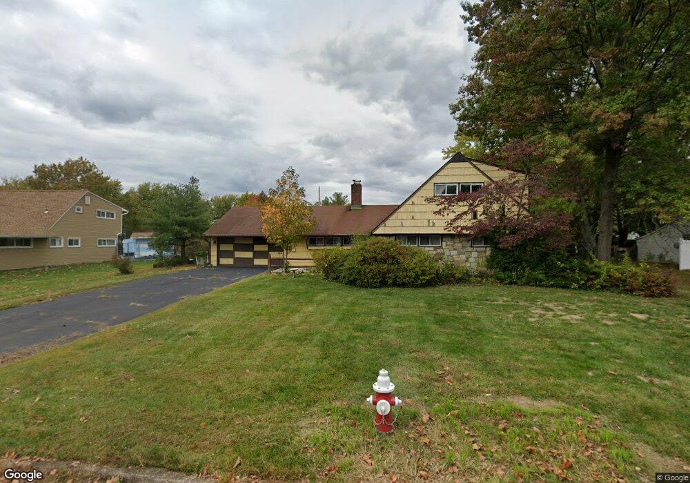 27 Spicebush Rd, Levittown, PA 19056 - photo 1