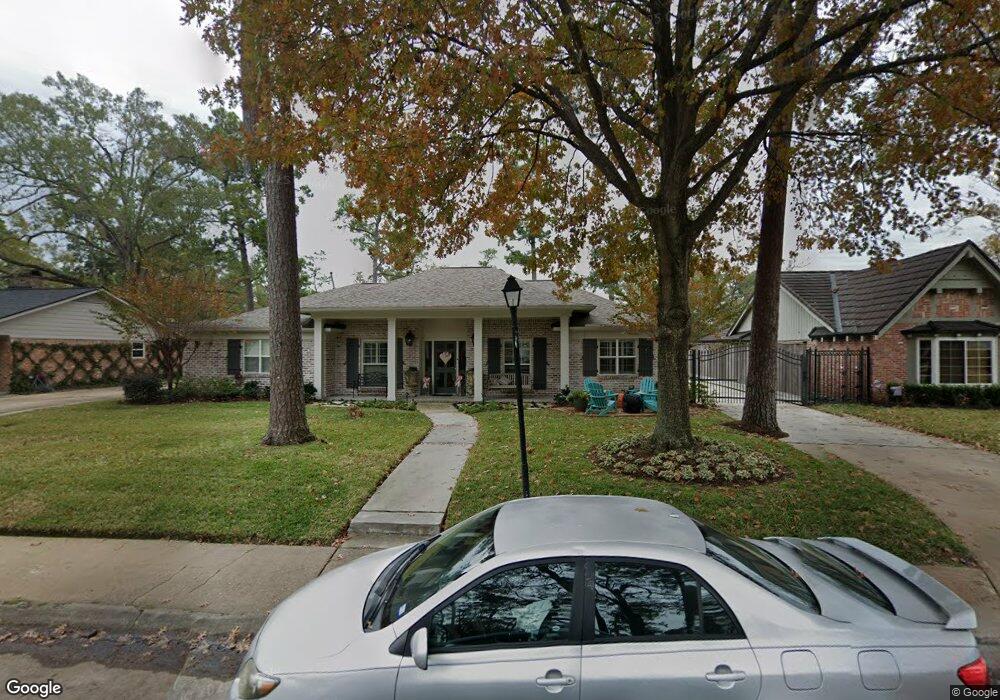 10219 Candlewood Dr, Houston, TX 77042 - photo 1