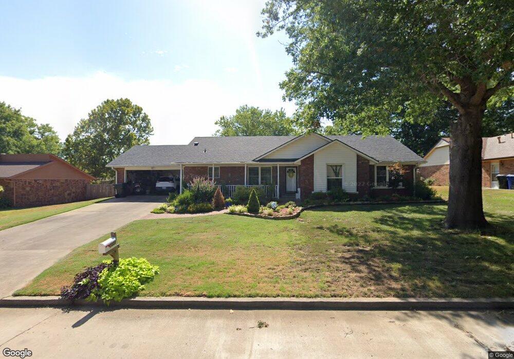 1021 N Faulkner Dr, Claremore, OK 74017 - photo 1