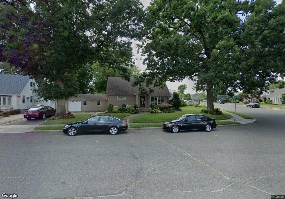 1043 Oak Ct, Franklin Square, NY 11010 - photo 1