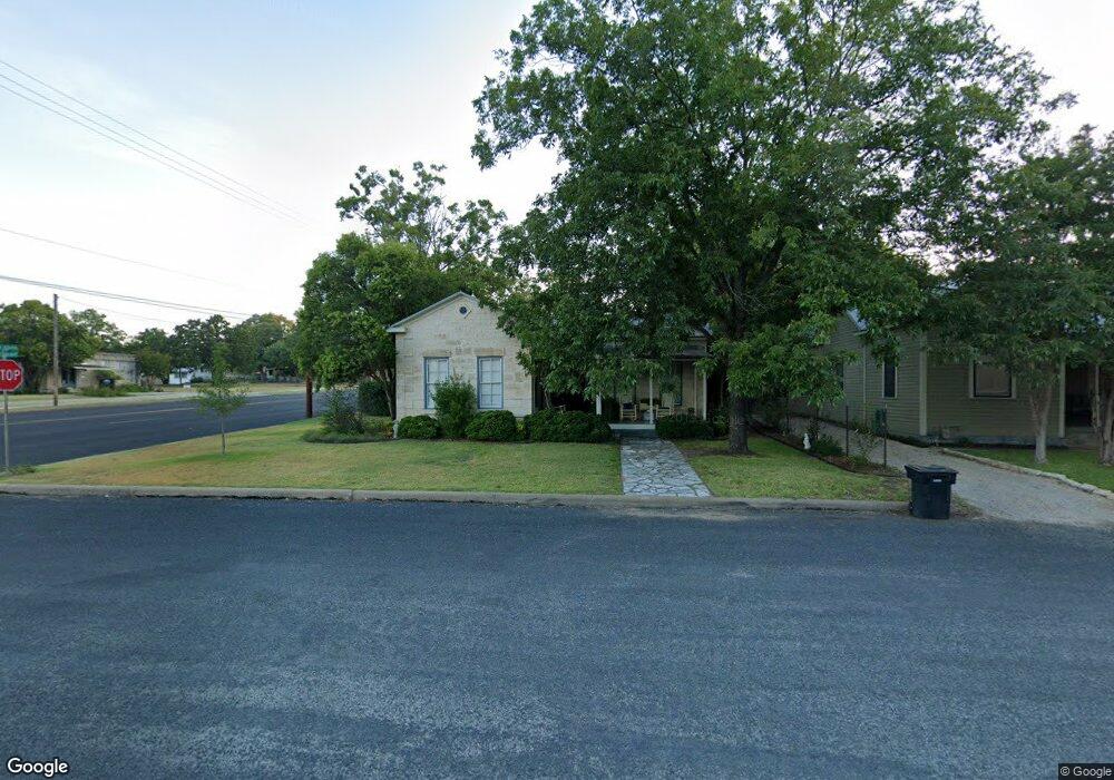 102 E Schubert St, Fredericksburg, TX 78624 - photo 1