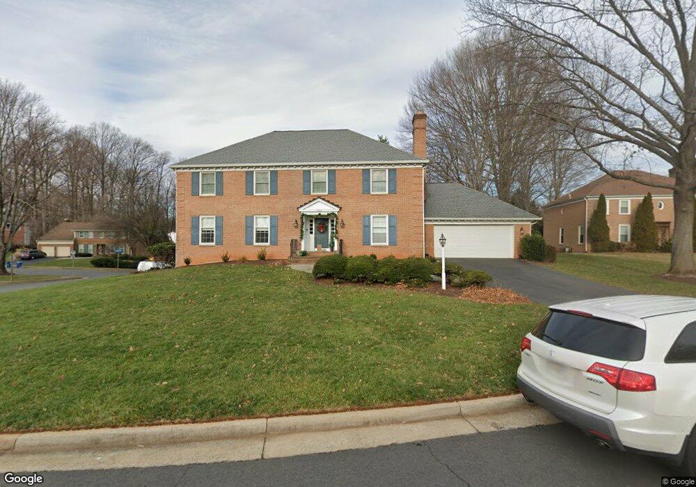 1204 Huntmaster Ct, McLean, VA 22102 - photo 1