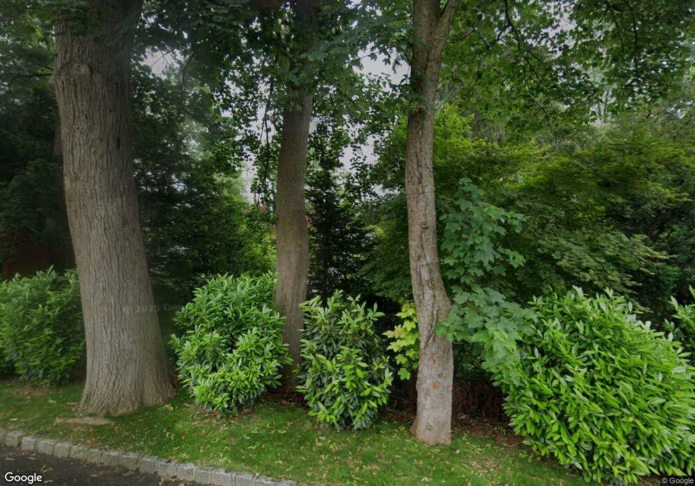 13 Arbor St, Great Neck, NY 11021 - photo 1