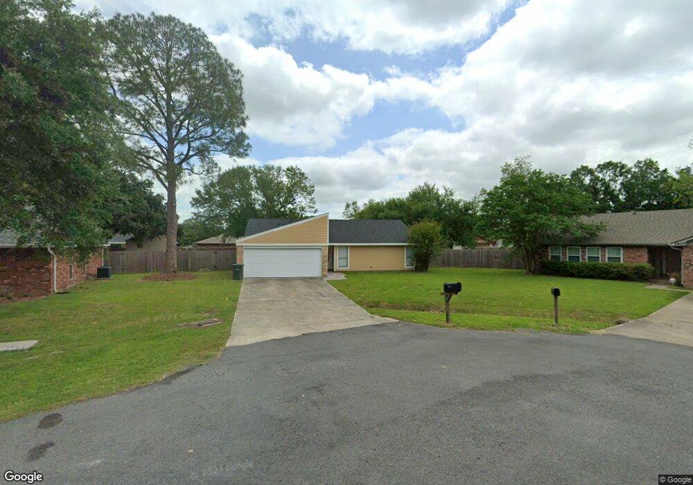 1401 S Meadow Ln, Lake Charles, LA 70605 - photo 1