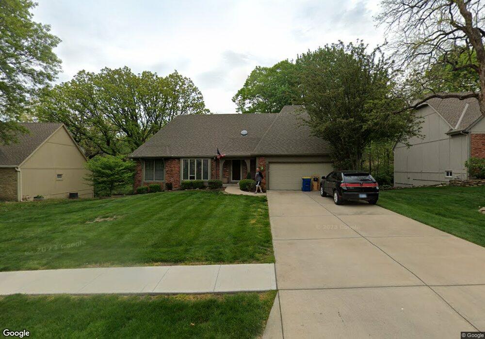 8505 Rosehill Rd, Lenexa, KS 66215 - photo 1