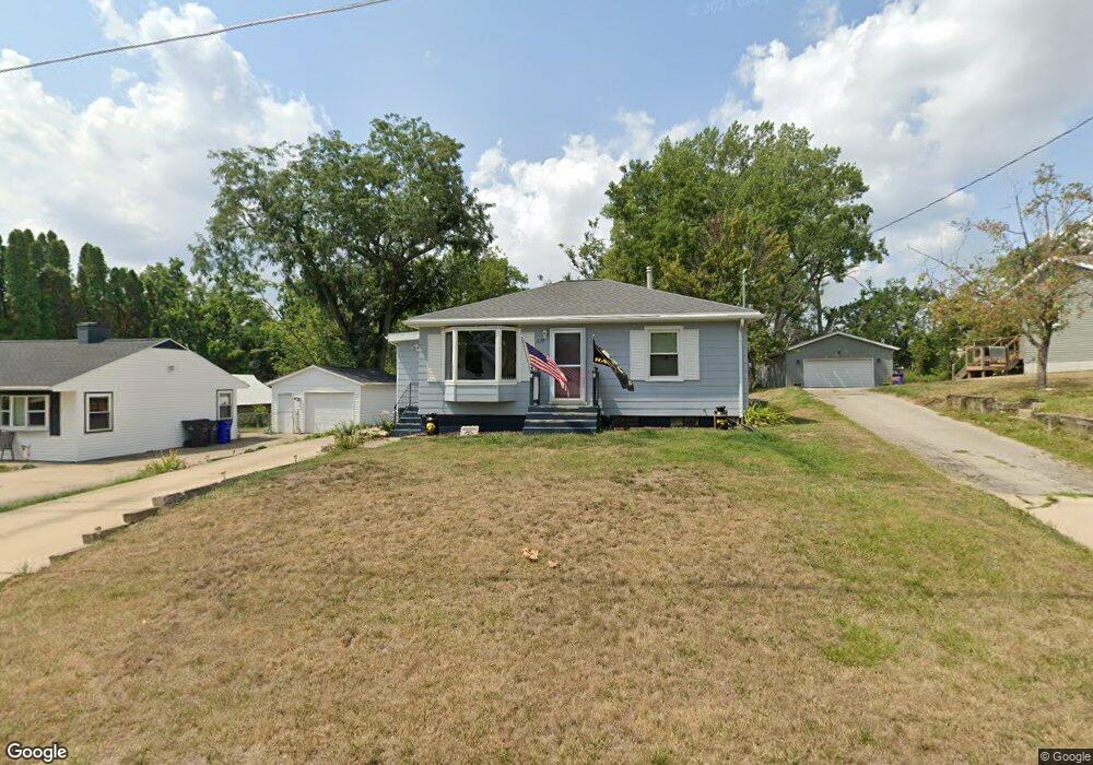 1129 21st St SE, Cedar Rapids, IA 52403 - photo 1