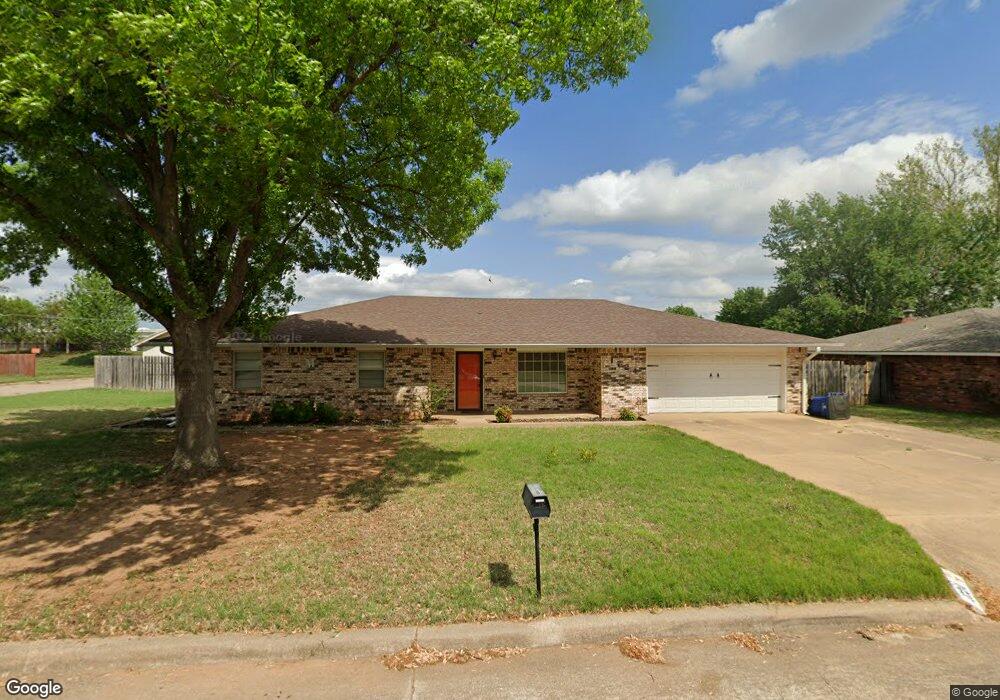 1724 Wilshire Dr, Duncan, OK 73533 - photo 1