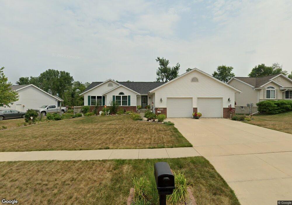 2511 Handley Dr SW, Cedar Rapids, IA 52404 - photo 1