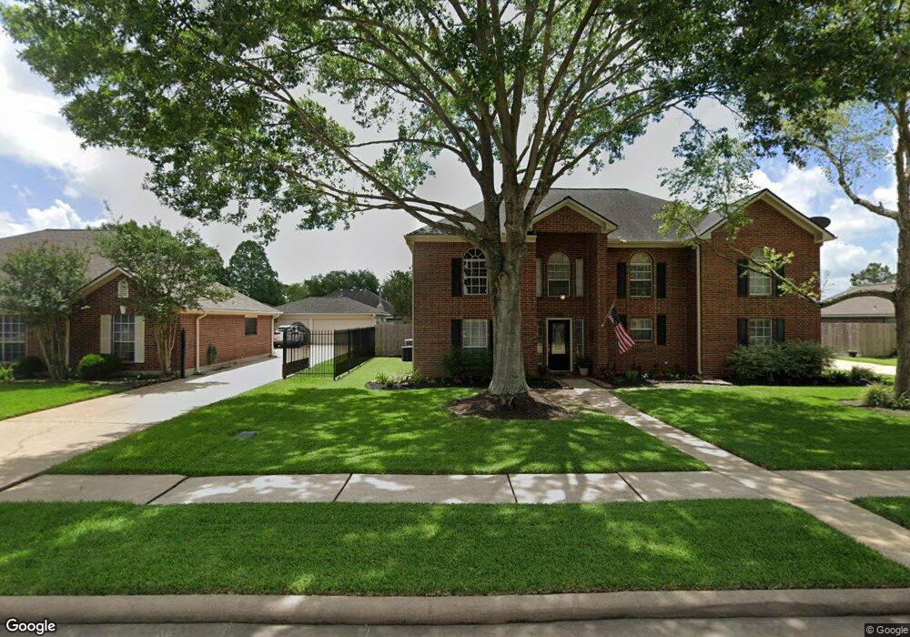 2009 Plantation Dr, Friendswood, TX 77546 - photo 1