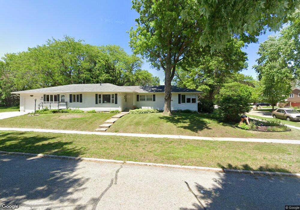 2221 W 3rd St, Cedar Falls, IA 50613 - photo 1