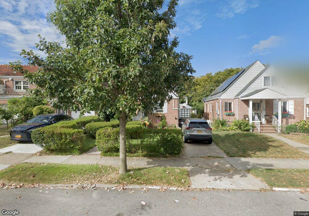 7670 172nd St, Fresh Meadows, NY 11366 - photo 1
