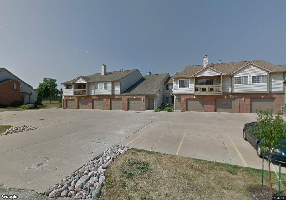 4575 N Thornhill Dr, Peoria, IL 61615 - photo 1