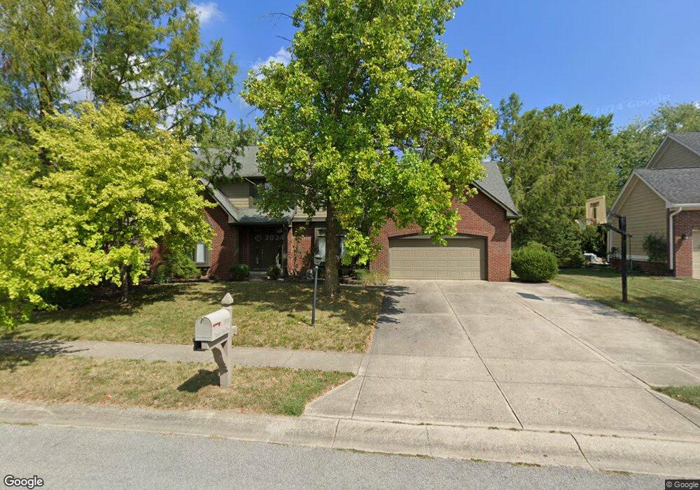 10318 Woods Edge Dr, Fishers, IN 46037 - photo 1