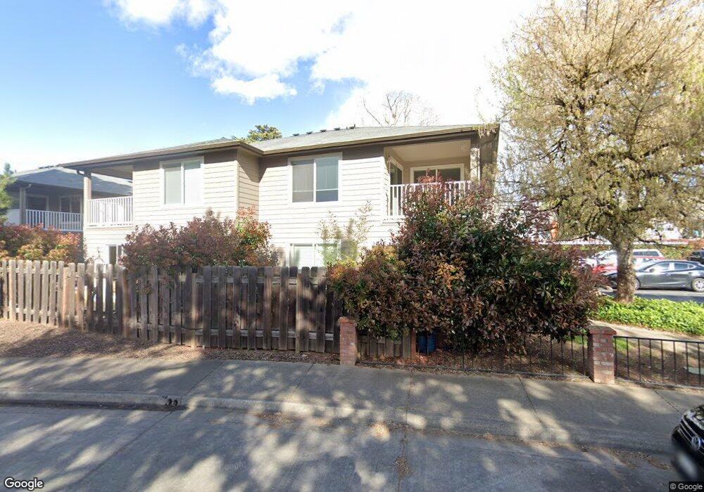 1025 SE Camelot Dr, Grants Pass, OR 97526 - photo 1