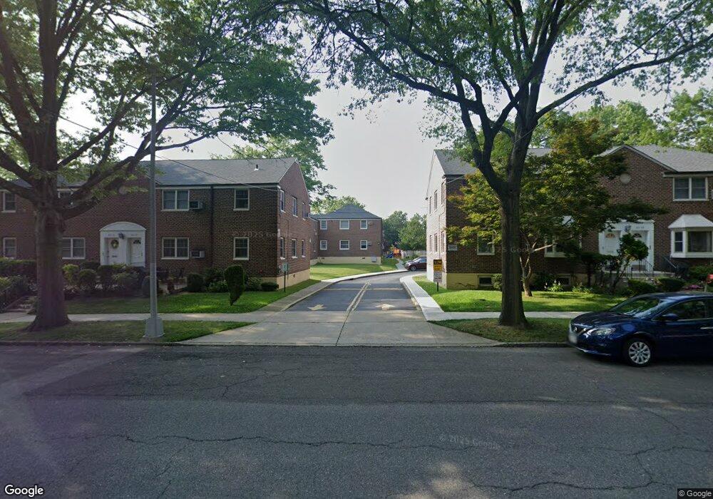 25161 61st Ave unit 2nd Fl, Little Neck, NY 11362 - photo 1