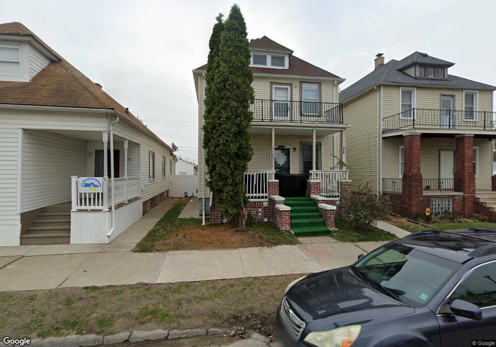 2966 Evaline St, HamtraMcK, MI 48212 - photo 1