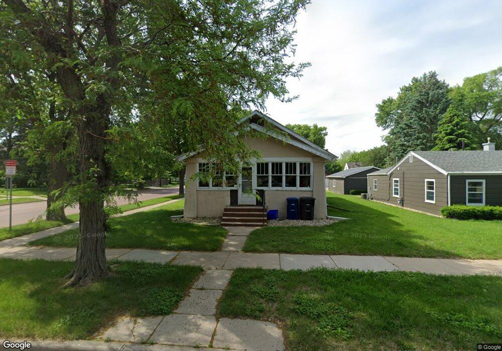 1221 E 4th Ave, Mitchell, SD 57301 - photo 1