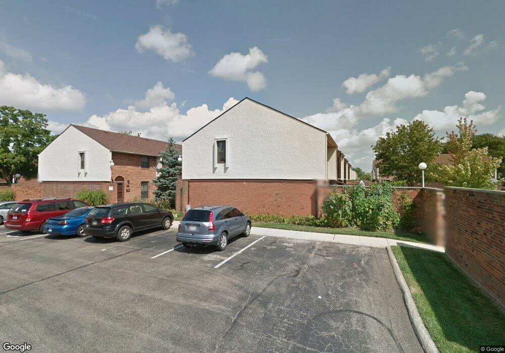 1902 Willoway Cir S, Columbus, OH 43220 - photo 1