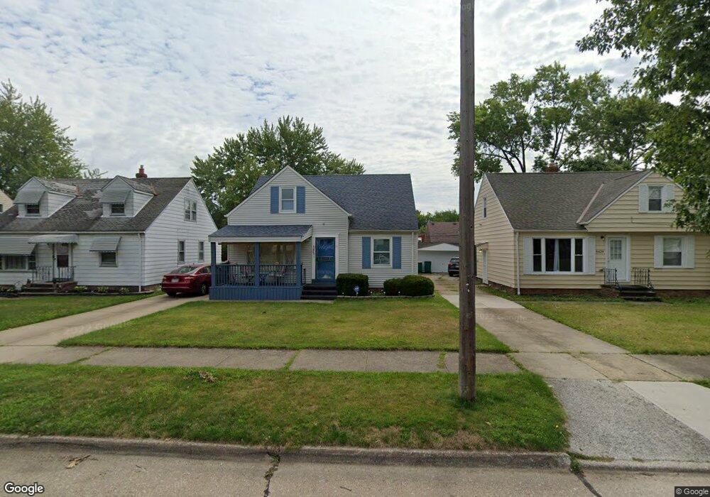 5425 Elmwood Ave, Maple Heights, OH 44137 - photo 1