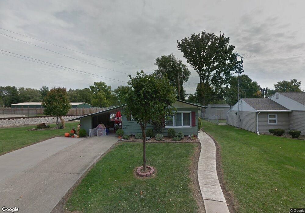 312 Park St, Mattoon, IL 61938 - photo 1