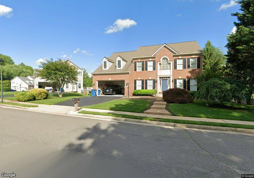 4923 Berkshire Woods Dr, Fairfax, VA 22030 - photo 1