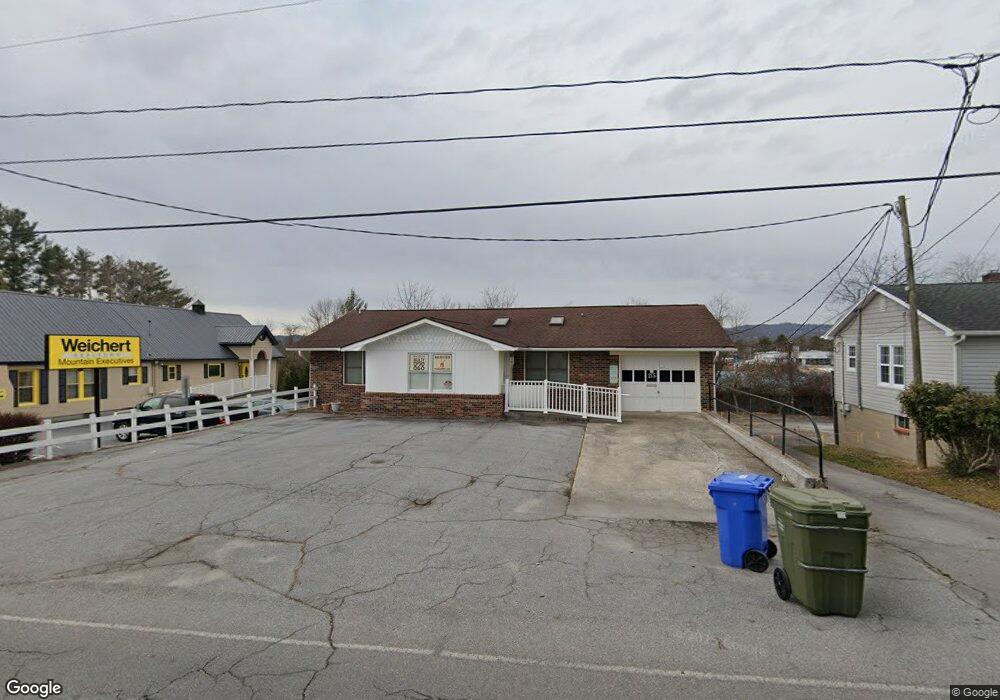 215 Linda Vista Dr, Hendersonville, NC 28792 - photo 1