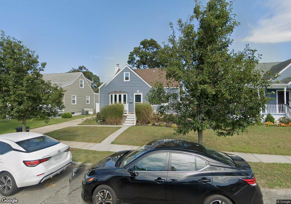 118 Venetian Blvd, Lindenhurst, NY 11757 - photo 1