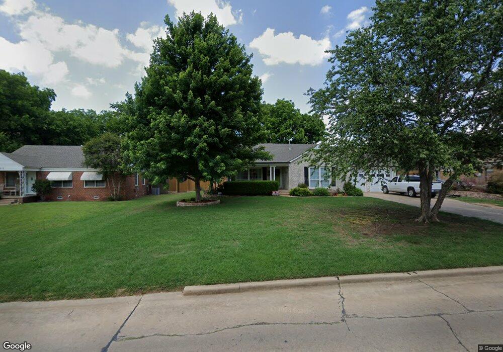 1107 W Pine Ave, Duncan, OK 73533 - photo 1