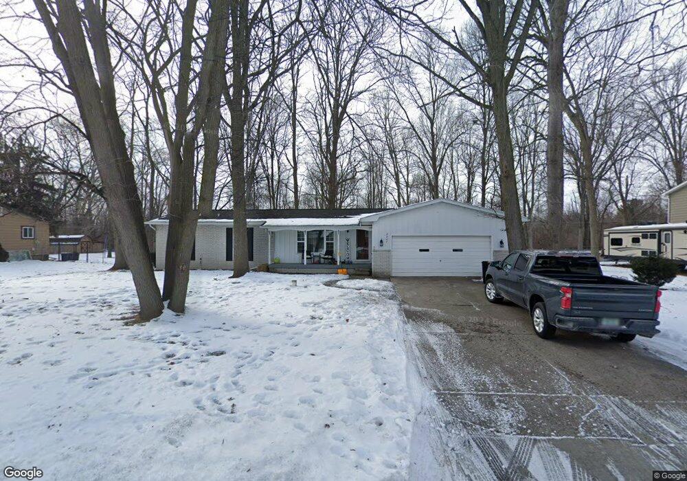 2227 Holly Tree Dr, Davison, MI 48423 - photo 1