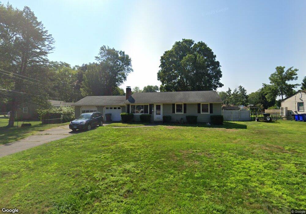 82 Belaire Cir, Windsor Locks, CT 06096 - photo 1