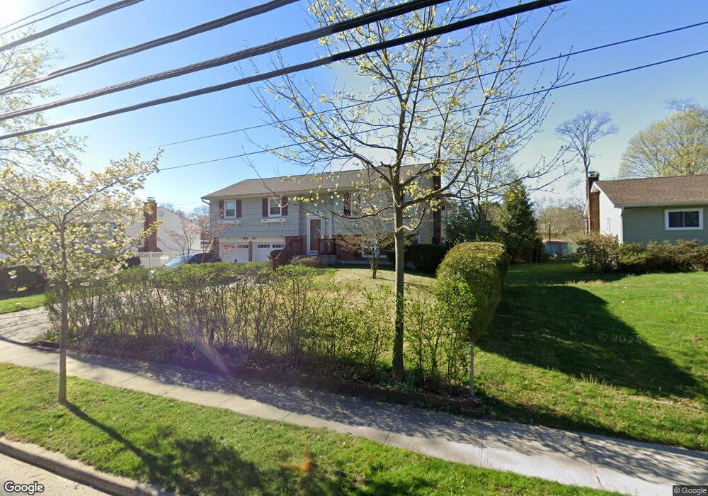 84 New Hwy, ComMacK, NY 11725 - photo 1