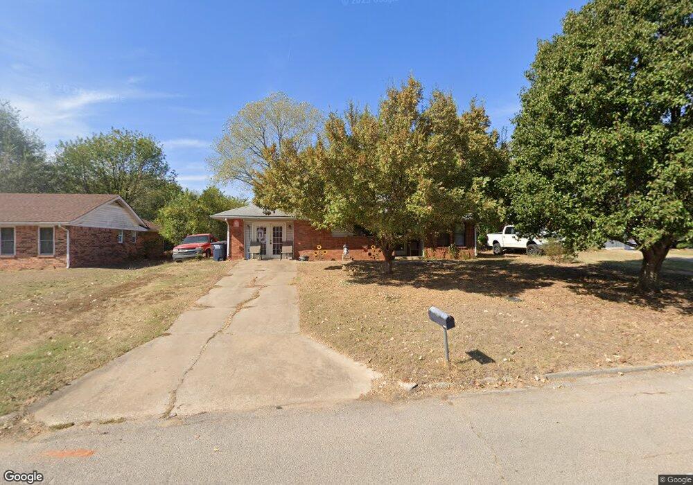 304 Butler Dr, Shawnee, OK 74804 - photo 1