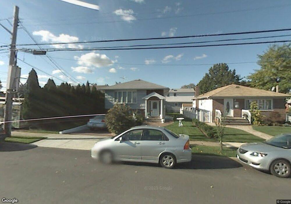 291 Columbus Pkwy, Mineola, NY 11501 - photo 1