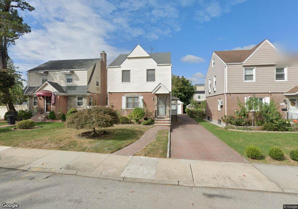 7528 174th St, Fresh Meadows, NY 11366 - photo 1