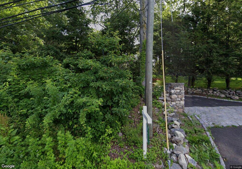 563 Webbs Hill Rd, Stamford, CT 06903 - photo 1