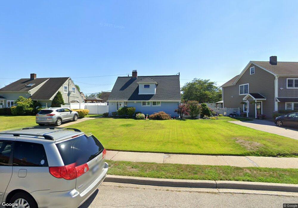 8 Hook Ln, Levittown, NY 11756 - photo 1