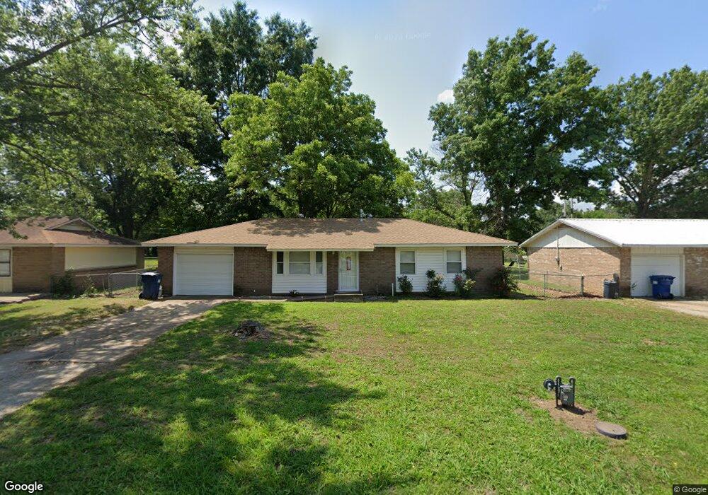 305 E Olney St, Chouteau, OK 74337 - photo 1