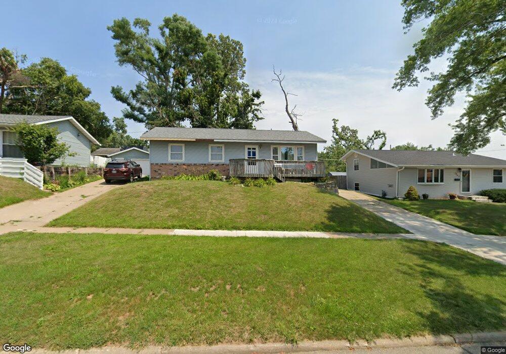 1013 18th St NW, Cedar Rapids, IA 52405 - photo 1
