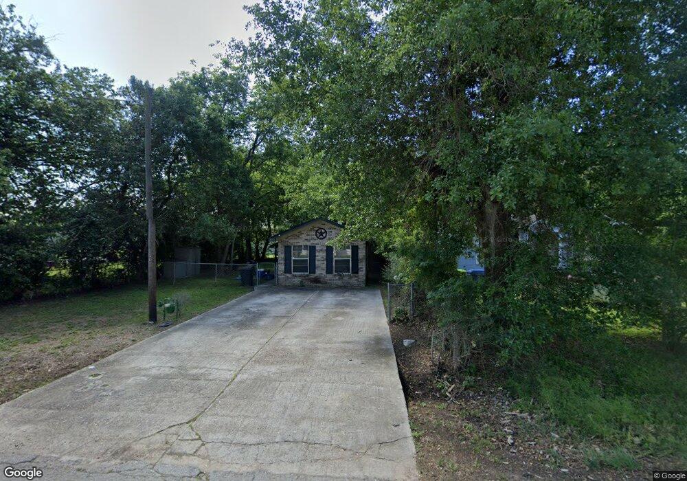 303 Oxford St, Tomball, TX 77375 - photo 1