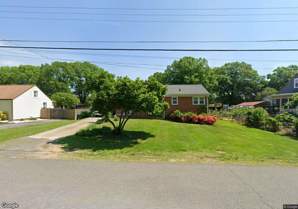 6717 Oak Dr, Alexandria, VA 22306 - photo 1